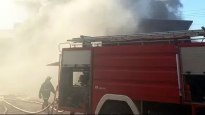 الحماية المدنية بالقاهرة تنجح في إخماد حريق مخزن بمنطقة التوفيقية دون إصابات