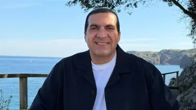 عمرو خالد يكشف عن برنامجه الجديد 'دليل'.. رحلة يومية مع القرآن في رمضان