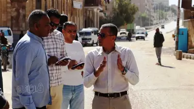 محافظ أسوان يقود جولات ميدانية مكثفة في منطقة المحمودية لتحسين النظافة العامة