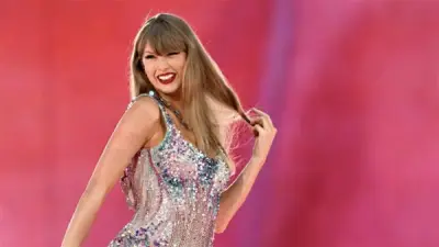 تايلور سويفت تحصد لقب فنانة العام العالمية للعام الرابع على التوالي