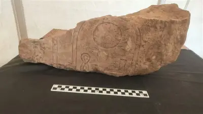 اكتشاف أثري هام في ميت رهينة: مبنى حجري يعود لمعبد الملك أبريس