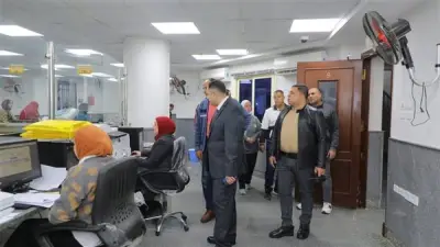 محافظ دمياط يزور المركز التكنولوجي للخدمات في زيارة مفاجئة لمراقبة الأداء