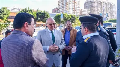محافظ الإسكندرية يتفقد الحركة المرورية والأسواق في أول أيام رمضان