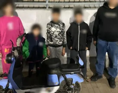 كشف ملابسات فيديو لطفل يقود دراجة كهربائية بصحبة أشقائه في الجيزة