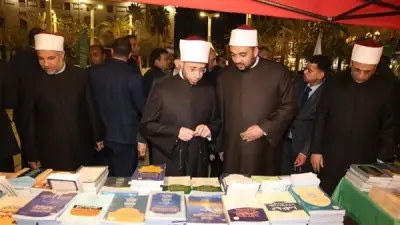وزير الأوقاف يتفقد معرض الكتاب بساحة مسجد الإمام الحسين خلال شهر رمضان