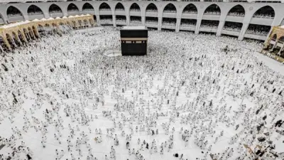 أسرار برودة رخام الكعبة: كيف تظل أرض الطواف منعشة للحجاج في الصيف ورمضان؟