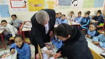 وكيل تعليم الشرقية يتفقد مدرستي ميت العز الابتدائية والثانوية بفاقوس