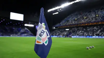 انقطاع الكهرباء يوقف مباراة دوري روشن السعودي في مشهد نادر ومثير للجدل