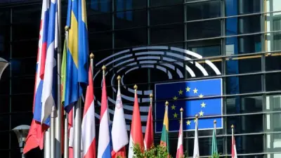 بلومبرج: فوضى تعريفات ترامب تهدد بتجميد الاتفاق التجاري بين أوروبا وأمريكا