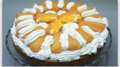 طريقة مبتكرة لتحضير بلح الشام بالكريمة والبسبوسة: وصفة غريبة ولذيذة