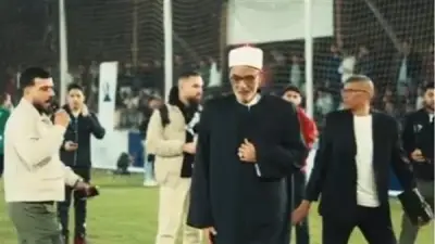 لقطة رمضانية مؤثرة: شيخ و قسيس يلعبان كرة القدم في المنوفية وسط تفاعل الشباب