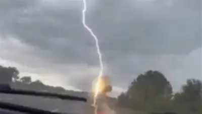 الأرصاد تحذر من ضربات برق ورياح قوية وغداً دافئ نهاراً وبارد ليلاً