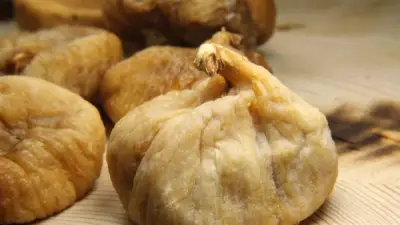 فوائد التين المجفف على السحور في رمضان: طاقة تدريجية وصحة متكاملة