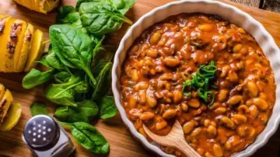 خبير تغذية يوضح أهمية تناول الفول في السحور لفوائده الصحية المتعددة