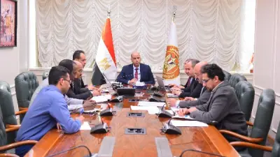 وزير العمل يؤكد على توفير مناخ مناسب لانتخابات عمالية نزيهة وشفافة