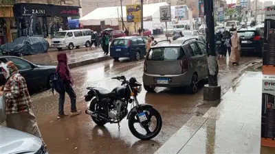 أمطار غزيرة تغرق شوارع الفيوم وتحولها إلى بحيرات وسط تحذيرات من هيئة الأرصاد