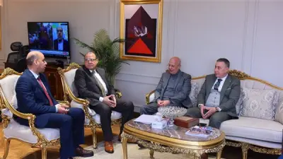 وزير العمل يؤكد على أهمية الحوار الاجتماعي مع النقابات العمالية لتحقيق الاستقرار