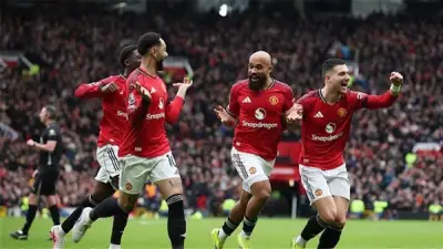 مانشستر يونايتد يتصدر المربع الذهبي بفوز صعب على إيفرتون في الدوري الإنجليزي