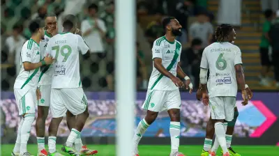 الأهلي يلمع في دوري روشن برقم تاريخي ويحافظ على الصدارة بفوز صعب على ضمك