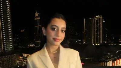 ياسمينا العبد تخطف الأنظار بإطلالة كلاسيكية في حفل سحور مع تسريحة شعر بسيطة