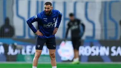 طبيب سعودي يفجر مفاجأة صادمة حول الحالة الصحية لكريم بنزيما في الهلال