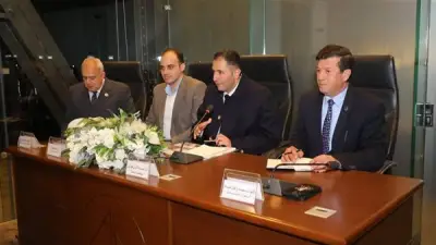 محافظ دمياط يقود اجتماعاً موسعاً على جسر الحضارة لحسم ملفات التصالح والإزالات