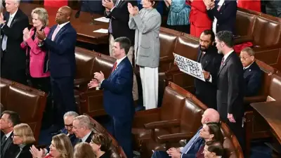 طرد النائب الأمريكي آل جرين من الكونجرس خلال خطاب ترامب عن حالة الاتحاد