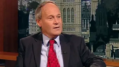 سفير بريطاني سابق يحذر من عواقب غير متوقعة لضربات أمريكية محتملة ضد إيران