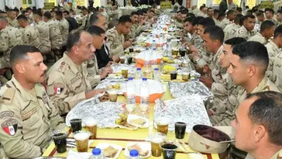 وزير الدفاع يؤكد على ضرورة الحفاظ على الكفاءة القتالية لمواجهة التحديات