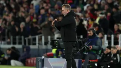 فليك يغير قواعده في برشلونة: غرامات مالية بدلاً من إجلاس المتأخرين على الدكة