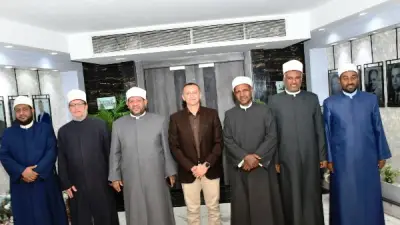 محافظ أسوان يبحث مع القيادات الدينية تعزيز القوافل الدعوية والتوعوية في المحافظة