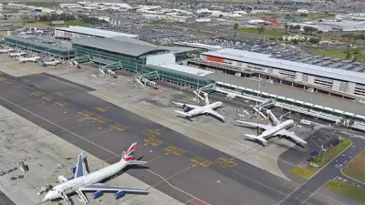 حريق كبير يعطل حركة الطيران في مطار كيب تاون الدولي ويؤدي إلى إيقاف الرحلات مؤقتًا