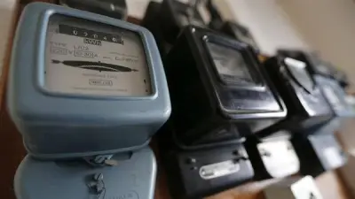 أسباب استبدال عدادات الكهرباء الميكانيكية وخطوات تركيب الإلكترونية مجانًا