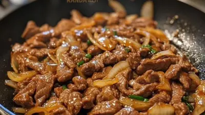 طريقة مبتكرة لعمل لحم حلقات بالبصل المكرمل لعزومات رمضان