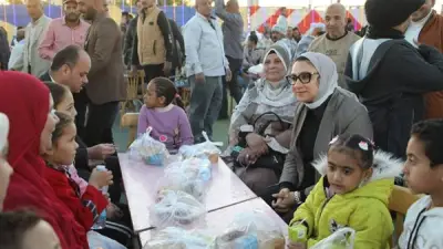 محافظ الوادي الجديد تشارك أهالي قرية بغداد في إفطار رمضاني لتعزيز التواصل المجتمعي