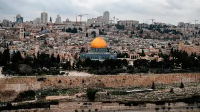 اشتباكات عنيفة في القدس المحتلة بين الشرطة والمتظاهرين رفضاً للتجنيد