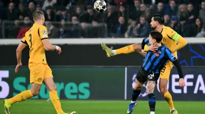 ريمونتادا إيطالية: طرد ورقلة جزاء ضد نجم الجزائر يطيحان بدورتموند خارج الأوروبي