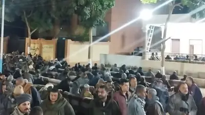 قنا تشيع الإذاعي الكبير فهمي عمر في جنازة مهيبة بحضور أهالي القرية الرئيسية