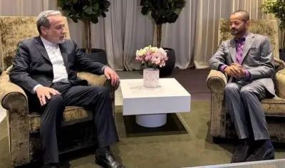 وزير الخارجية الإيراني يجري اتصالات مكثفة قبل انطلاق مباحثات واشنطن