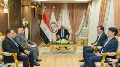 وزير الإنتاج الحربي يلتقي وفداً كوريًا لتعزيز تصنيع منظومة الهاوتزر المتطورة