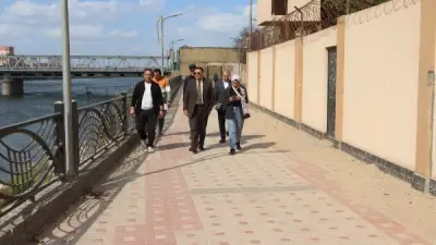 محافظ القليوبية يتفقد مكتبة المنار وأعمال تطوير ممشى أهل مصر في بنها