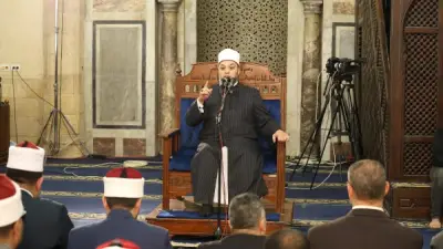 الأزهر يحذر الآباء من انشغالهم عن أبنائهم ويؤكد على القدوة الحسنة في رمضان