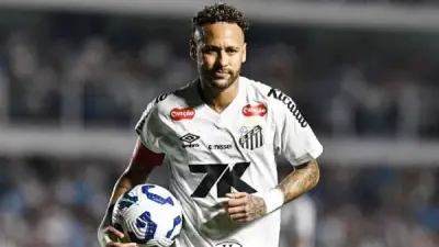 نيمار يقود سانتوس للفوز الأول في الدوري البرازيلي ويدعم فينيسيوس ضد العنصرية