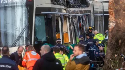 مقتل وإصابة العشرات في ميلانو بعد خروج ترام عن مساره في شارع مزدحم