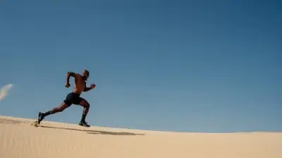 رياضي مصري يتحدى جبل موسى استعدادًا لتسجيل رقم قياسي عالمي موثق