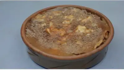 طاجن أم علي بالكريمة والشوكولاتة: حلوى رمضانية فاخرة تقدمها الشيف نجلاء الشرشابي