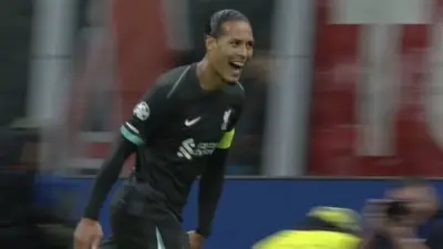 فان دايك يسجل هدف ليفربول الثاني في فوز مثير على وست هام بالدوري الإنجليزي