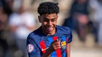 يامال يقود برشلونة للانفراد بصدارة الليجا بعد سحق فياريال بأربعة أهداف مقابل هدف