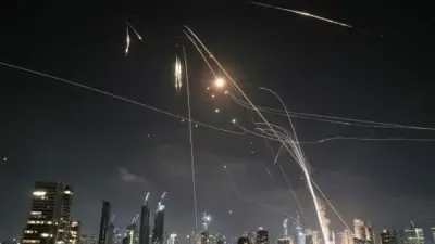 موجة صاروخية إيرانية جديدة تضرب إسرائيل وتل أبيب وتتسبب بإصابات خطيرة
