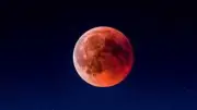 القمر الدموي: أول خسوف كلي في 2026 ولن يتكرر قبل 2029.. تفاصيل الظاهرة وتأثيرها على الأرض